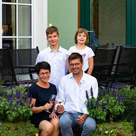 Weingut Familie Bauer Hotel Grossriedenthal Exterior foto