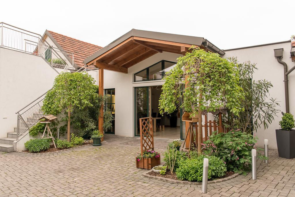 Weingut Familie Bauer Hotel Grossriedenthal Exterior foto